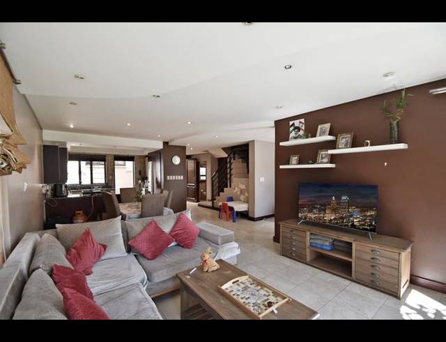 2 BEDROOM TOWNHOUSE FOR SALE IN BEDFORD GARDENS